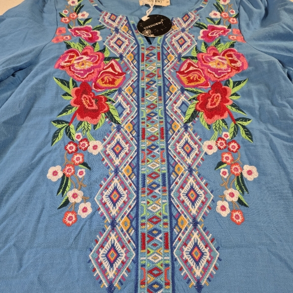 Embroidered women's top, floral top with bell sleeves - Picture 2 of 8